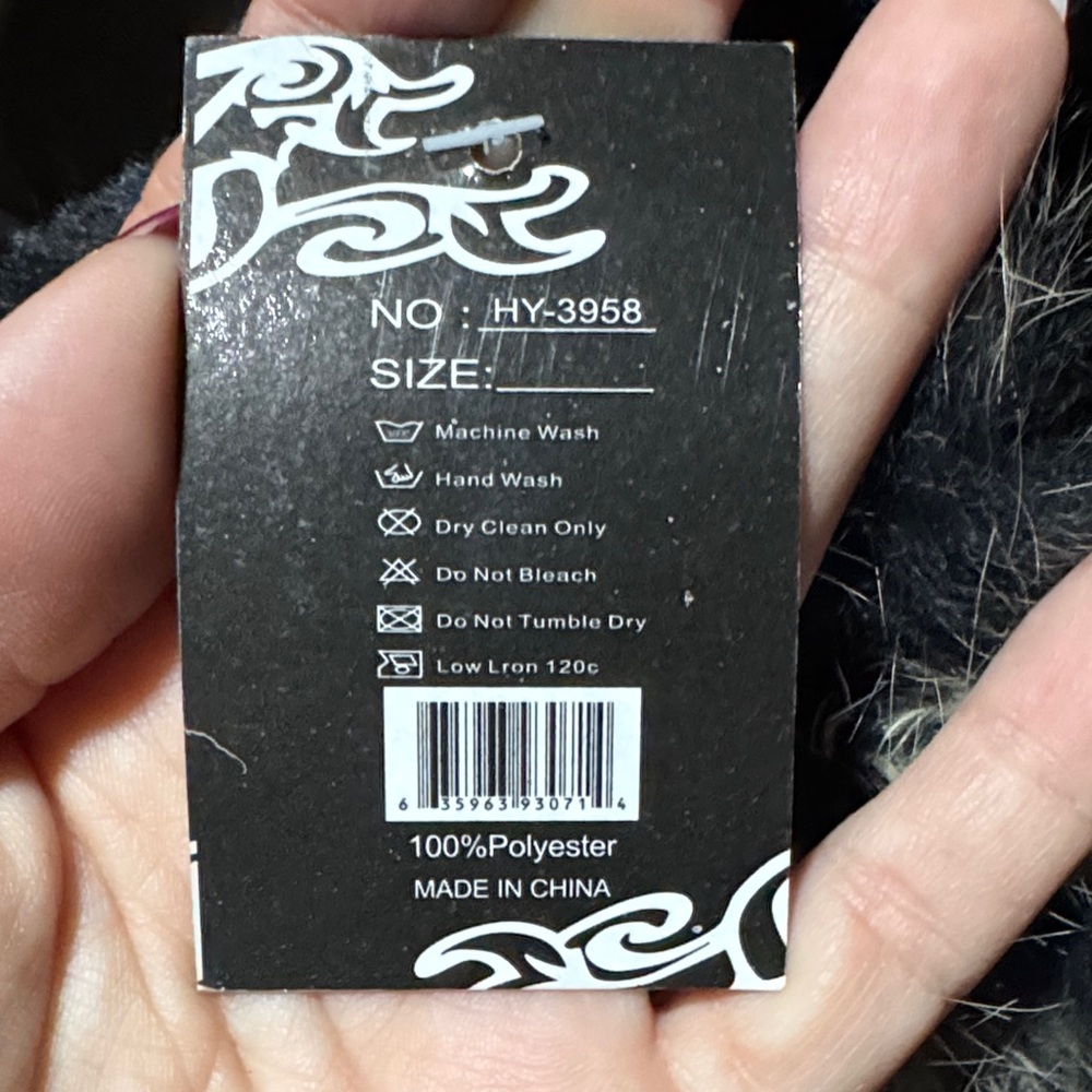 Elegant Black Fingerless Gloves with Faux Fur - Picture 3 of 4